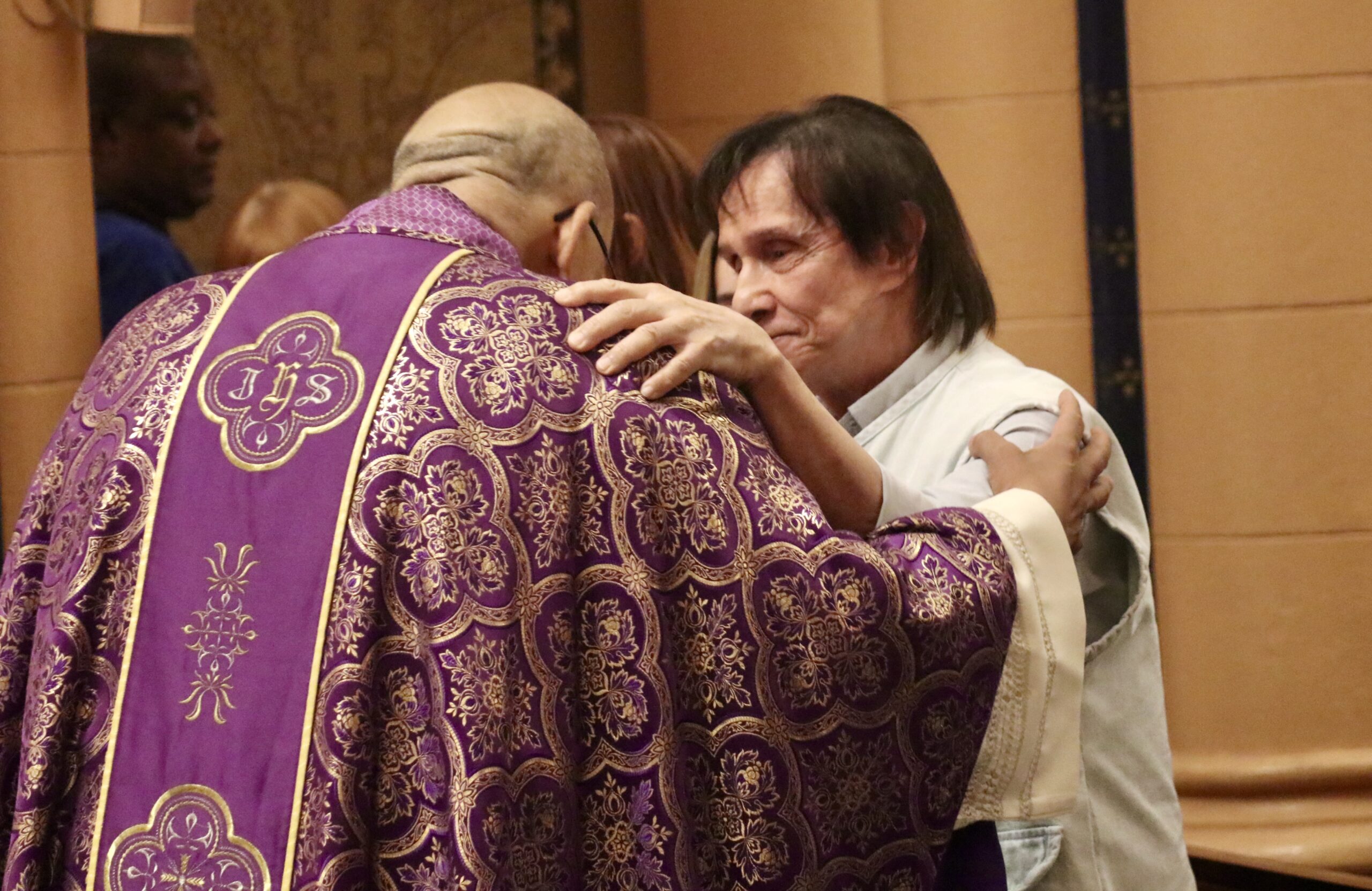 Roberto Carlos na missa - Foto: Rogério Fidalgo / AgNews
