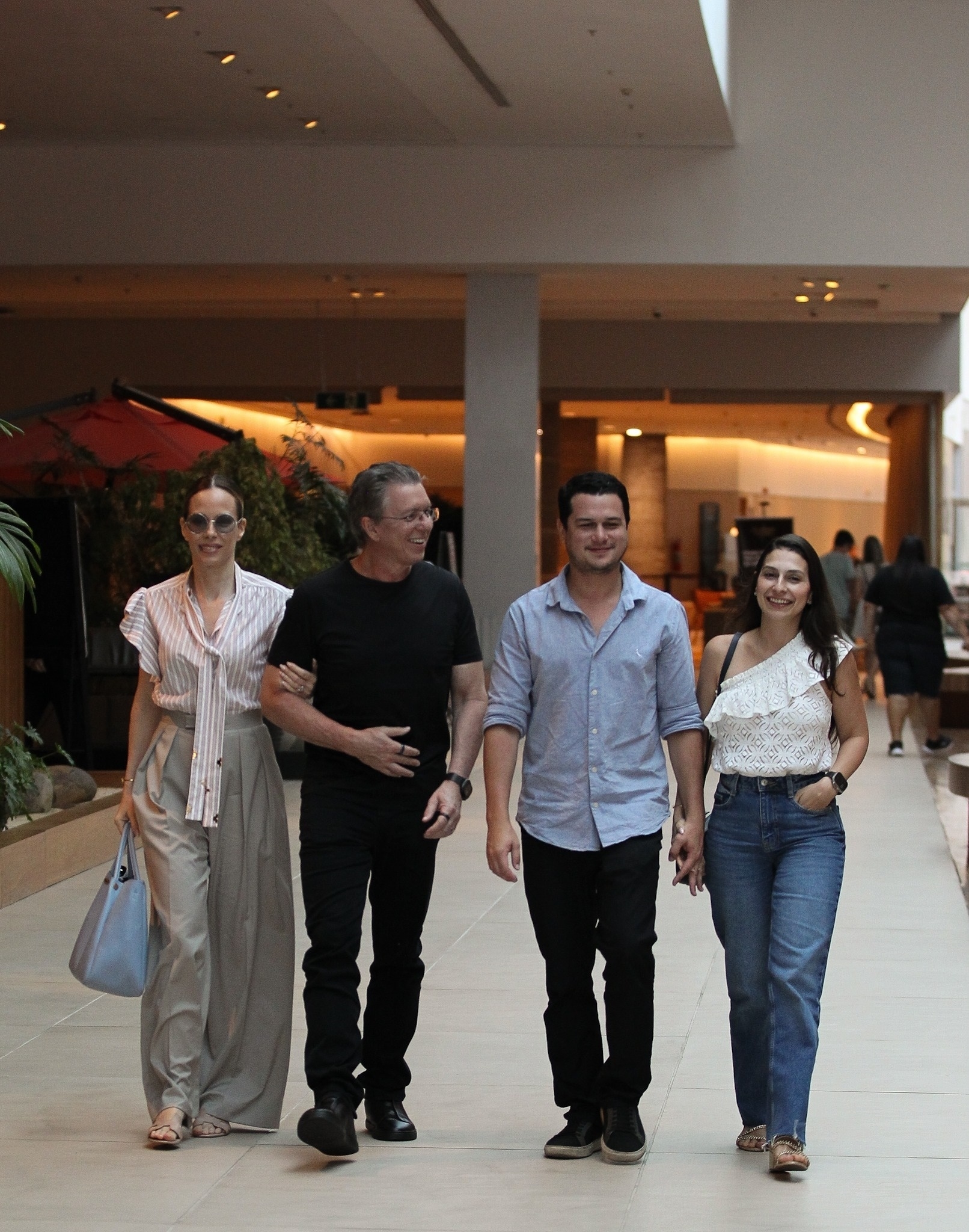 Boninho com o filho, a esposa e a nora - Foto: Edson Aipim / Agnews