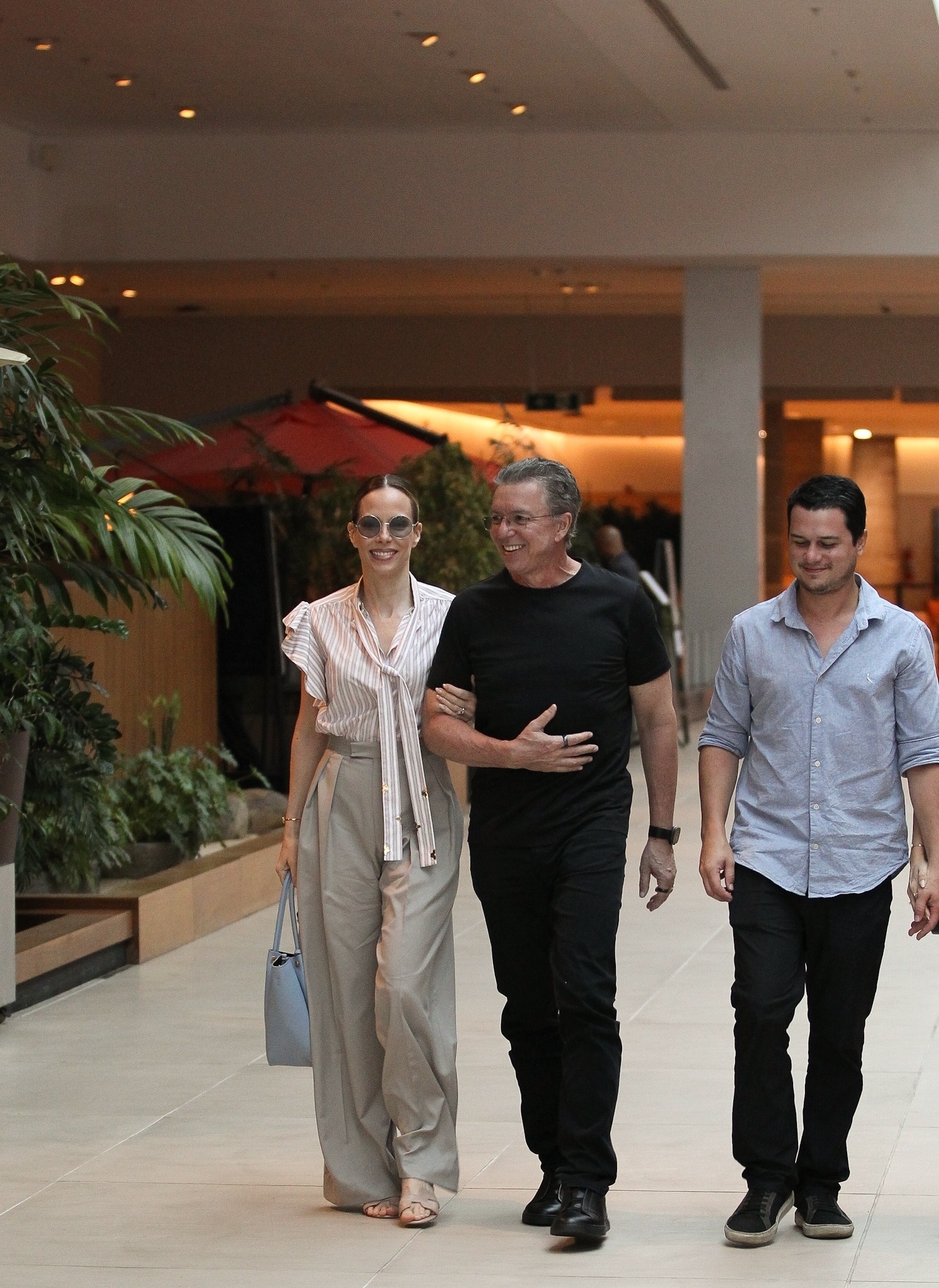 Boninho com o filho, a esposa e a nora - Foto: Edson Aipim / Agnews