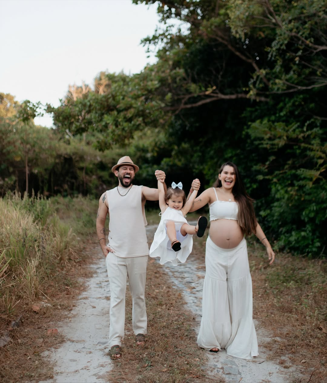 Bráulio Bessa e Camila Mendes também são pais de Nalu - Foto: Reprodução / Instagram @brauliobessa @camilla.albano