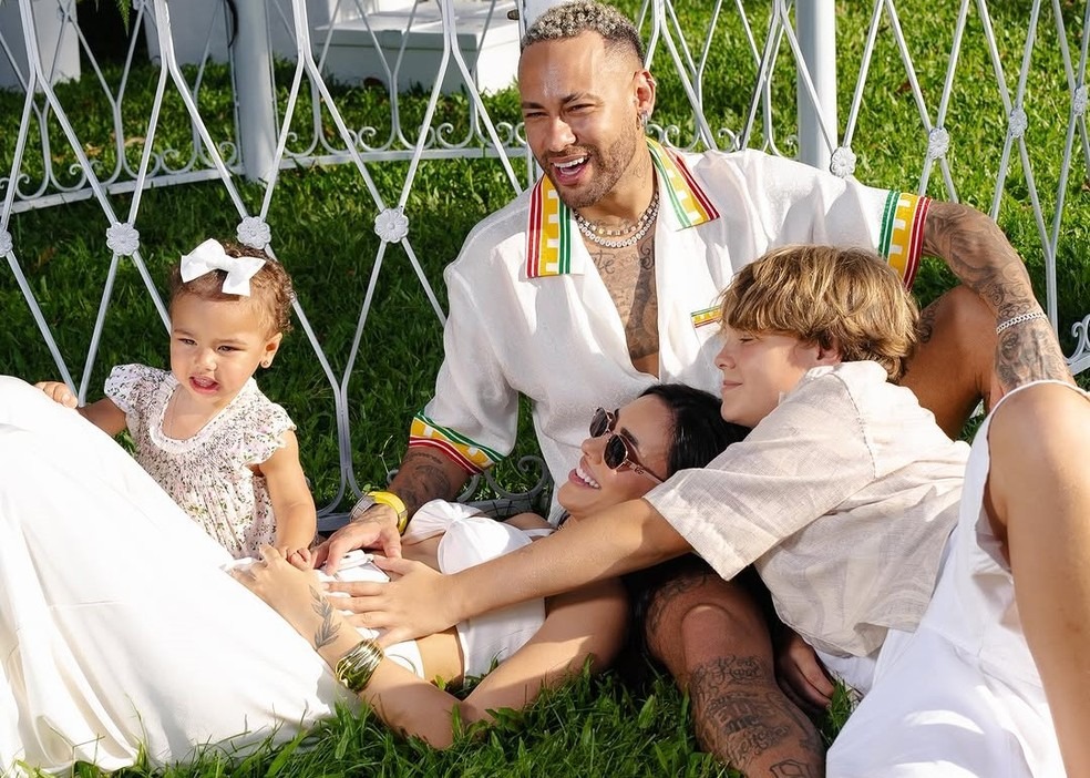 Bruna Biancardi e Neymar Jr anunciaram gestação de Mel em 2024 - Foto: Reprodução / Instagram @brunabiancardi
