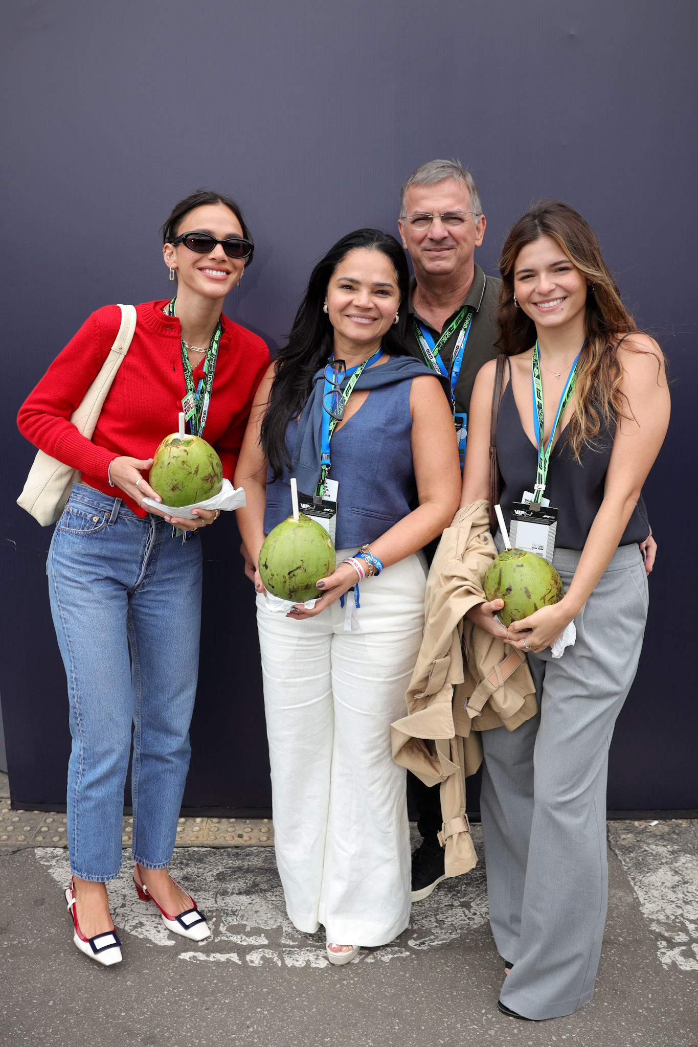 Bruna Marquezine com a família no Grande Prêmio de F1 - Fotos: Lucas Ramos / Brazil News