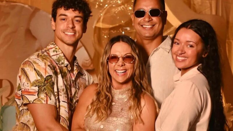 Carla Perez mostra fotos de sua festa surpresa: ‘Fingi que não sabia’