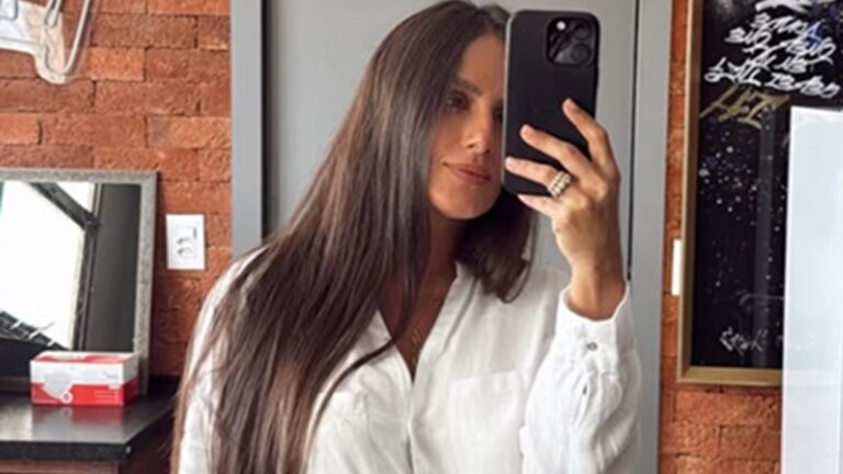 Carol Peixinho escolhe biquíni branco para curtir dia de sol; foto