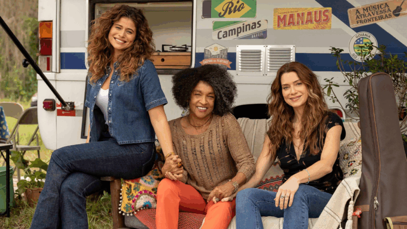 Janete (Letícia Spiller), Zuzu (Elisa Lucinda) e Agrado (Isadora Cruz) - Foto: Globo/ Manoella Mello