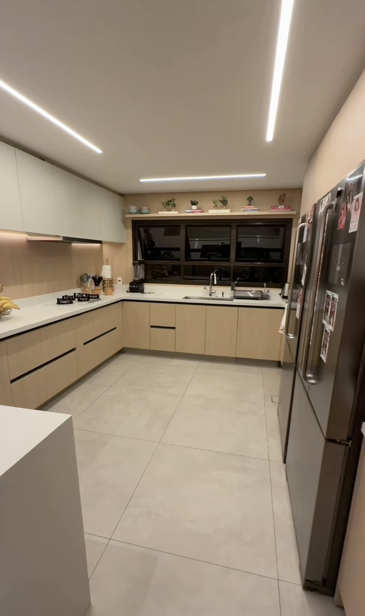 Cozinha do apartamento de Fabiana Justus - Foto: Reprodução / Instagram