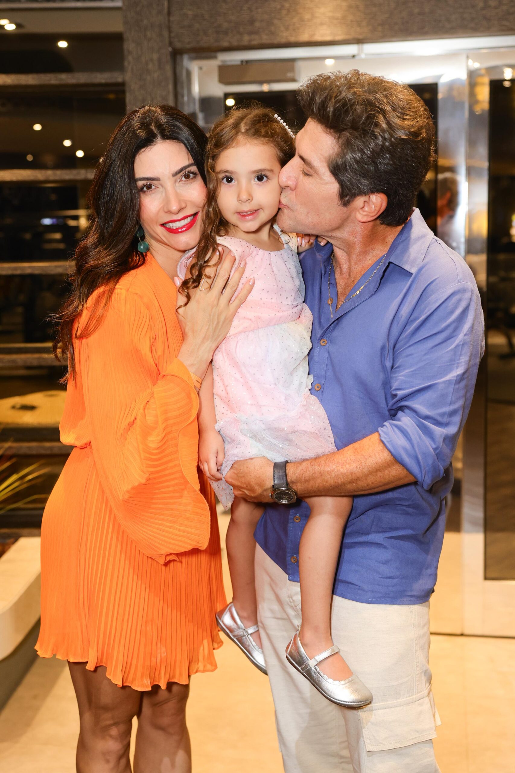 Daniel com a filha caçula e a esposa - Foto: Lucas Ramos / Brazil News