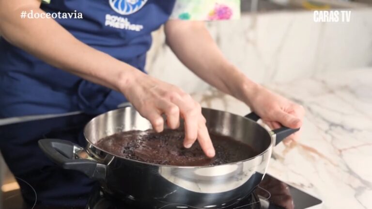 Bolo de chocolate na boca do fogão? Confira receita do Doce Otavia com a Royal Prestige®
