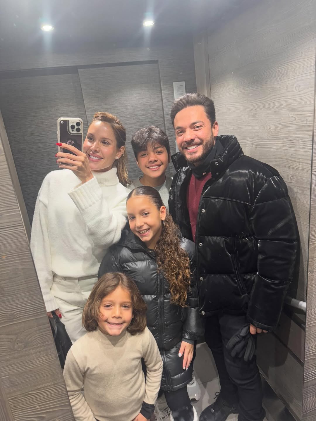 Wesley Safadão com a esposa e os três filhos - Foto: Reprodução / Instagram @thyane