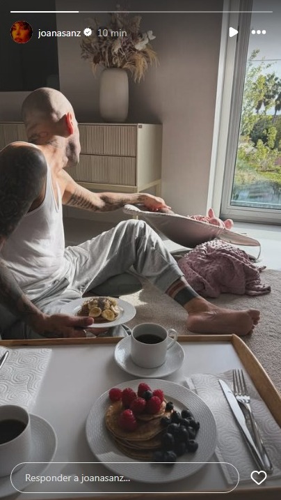 Daniel Alves com o filho - Reprodução/Instagram @joanasanz