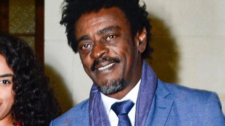 Seu Jorge faz rara aparição com a filha que segue seus passos na música