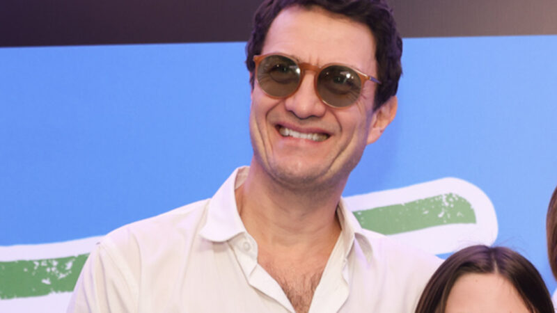 Filhas de Gabriel Braga Nunes roubam a cena em dia no cinema
