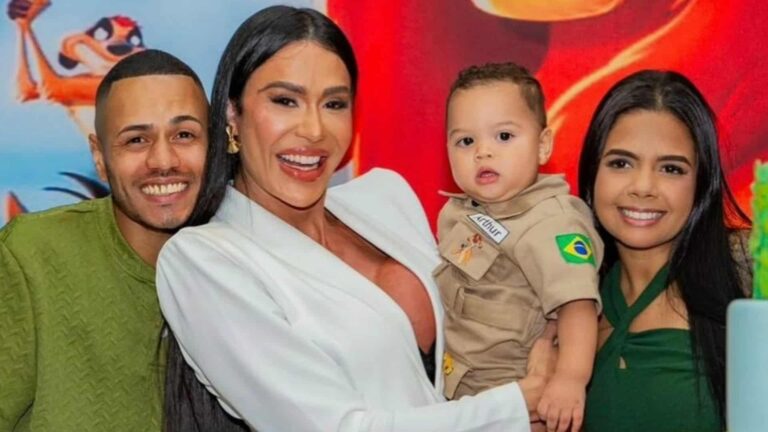 Gracyanne Barbosa mostra fotos da festa do neto de Belo: ‘Príncipe da família’
