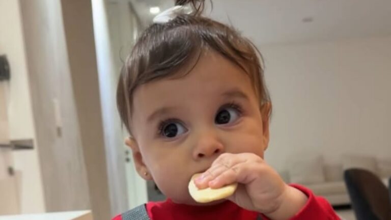 Filha de Amanda Kimberlly e Neymar posa com look de piloto e chama atenção ao aparecer sem curativo