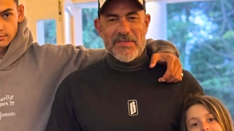Henrique Fogaça exibe fotos raras dos três filhos juntos em data especial