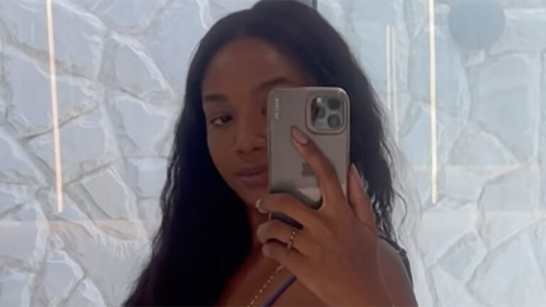 Solteira, Iza ostenta sua beleza em foto de biquíni na web