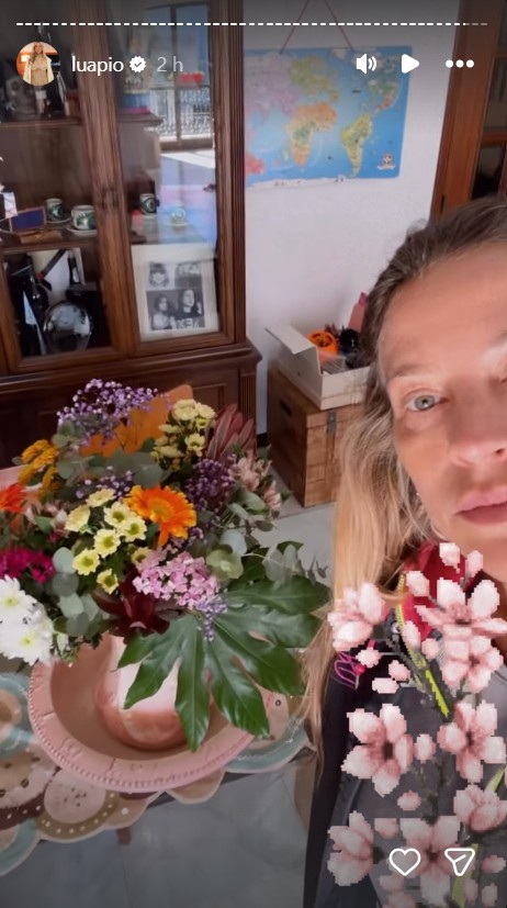 Luana Piovani recebe flores de remetente misterioso - Reprodução/Instagram @luapio 