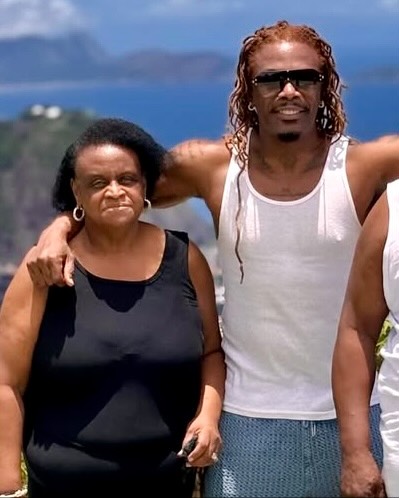 Creo Kellab e a mãe, dona Iracy - Foto: Reprodução / Instagram @creokellab 