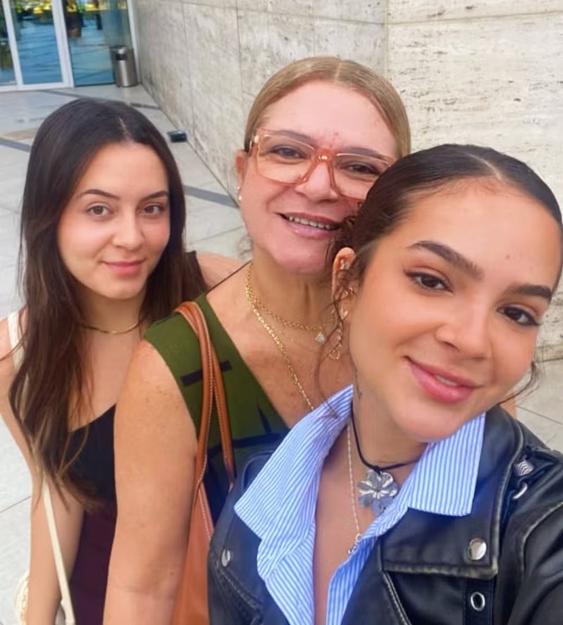 Debora Maia e filhas — Foto: Reprodução/Instagram