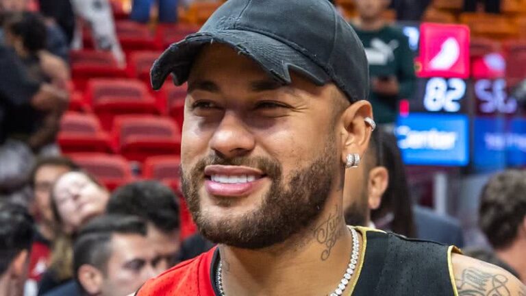 Filha de Neymar Jr, Helena surge descabelada ao acordar: ‘Leão’
