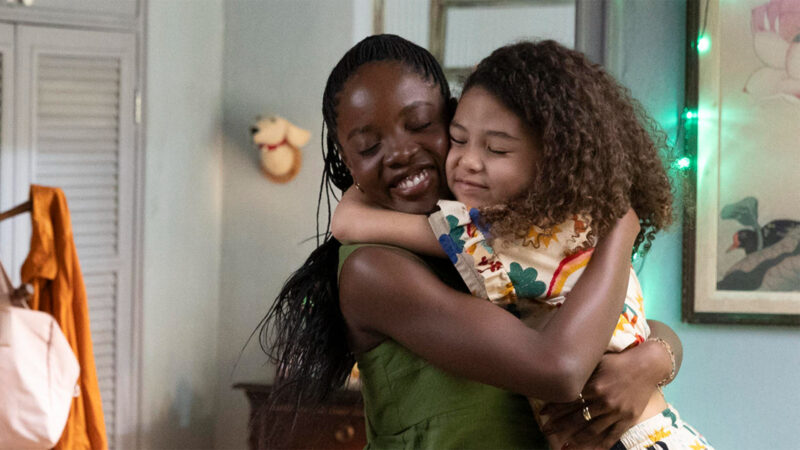 Leo (Clara Moneke) e Sofia (Elis Cabral) na novela Dona de Mim - Foto: Globo/ Léo Rosario