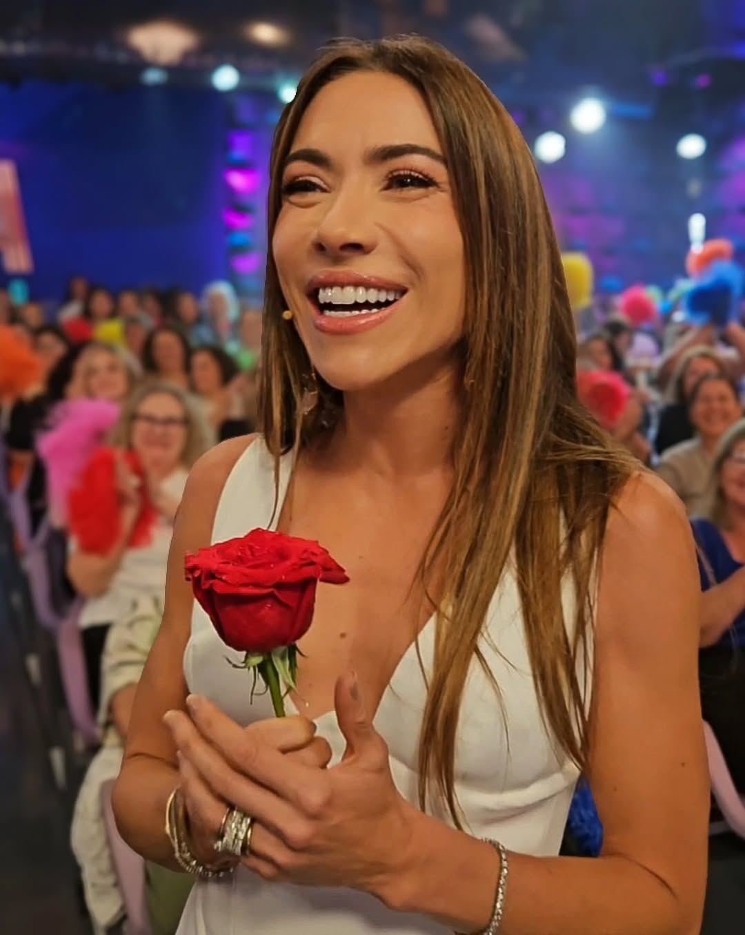 Patricia Abravanel ganha rosa vermelha de Roberto Carlos - Foto: Reprodução / Instagram @patriciabravanel