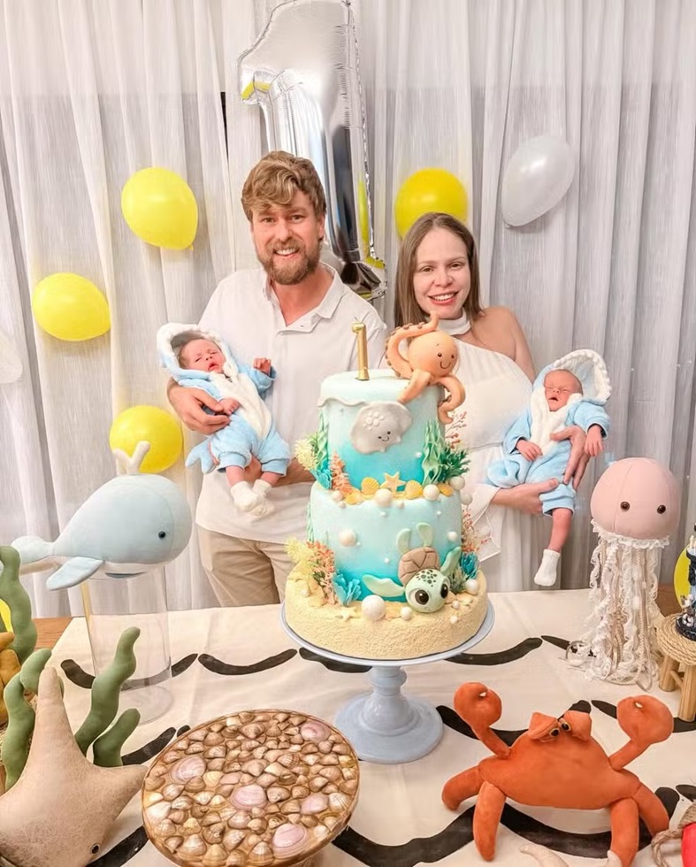 Ex-BBB Paulinha Leite comemora primeiro mêsversário dos filhos gêmeos — Foto: Reprodução/Instagram @paulinhaleittee