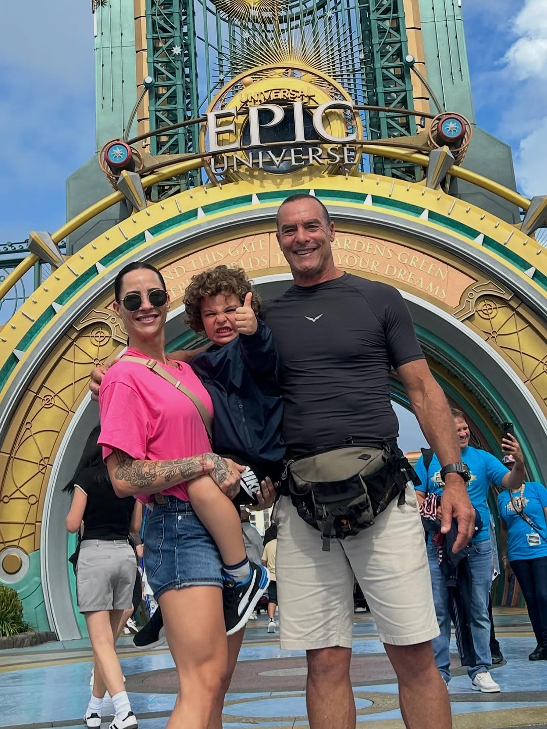 Paulo Zulu com a esposa e o filho caçula - Foto: Reprodução / Instagram @paulozuluoficial 