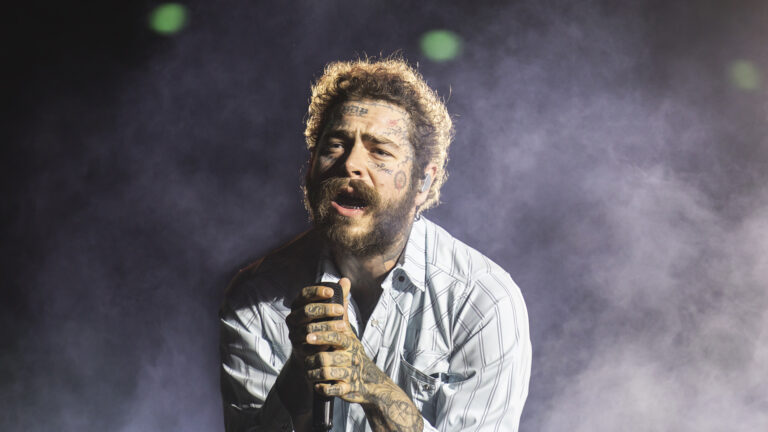Post Malone encerra a disputa pela guarda da filha de 3 anos