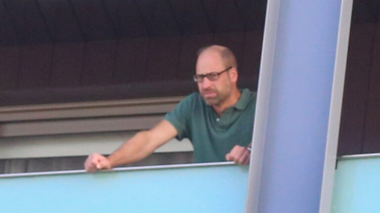 Príncipe William é fotografado em momento totalmente sem ‘protocolos’ no RJ