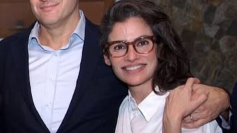 Marido de Renata Vasconcellos faz raríssima aparição em foto com a jornalista