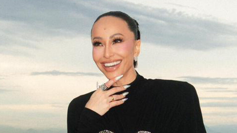 Filha de Sabrina Sato rouba a cena no hotel mais luxuoso do Rio de Janeiro
