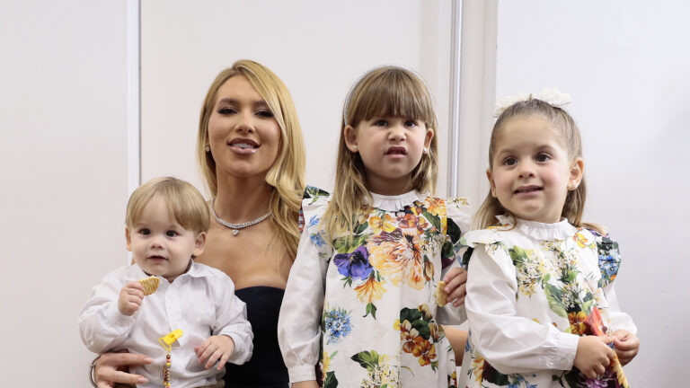 Saiba o preço dos looks das filhas de Virginia no Teleton