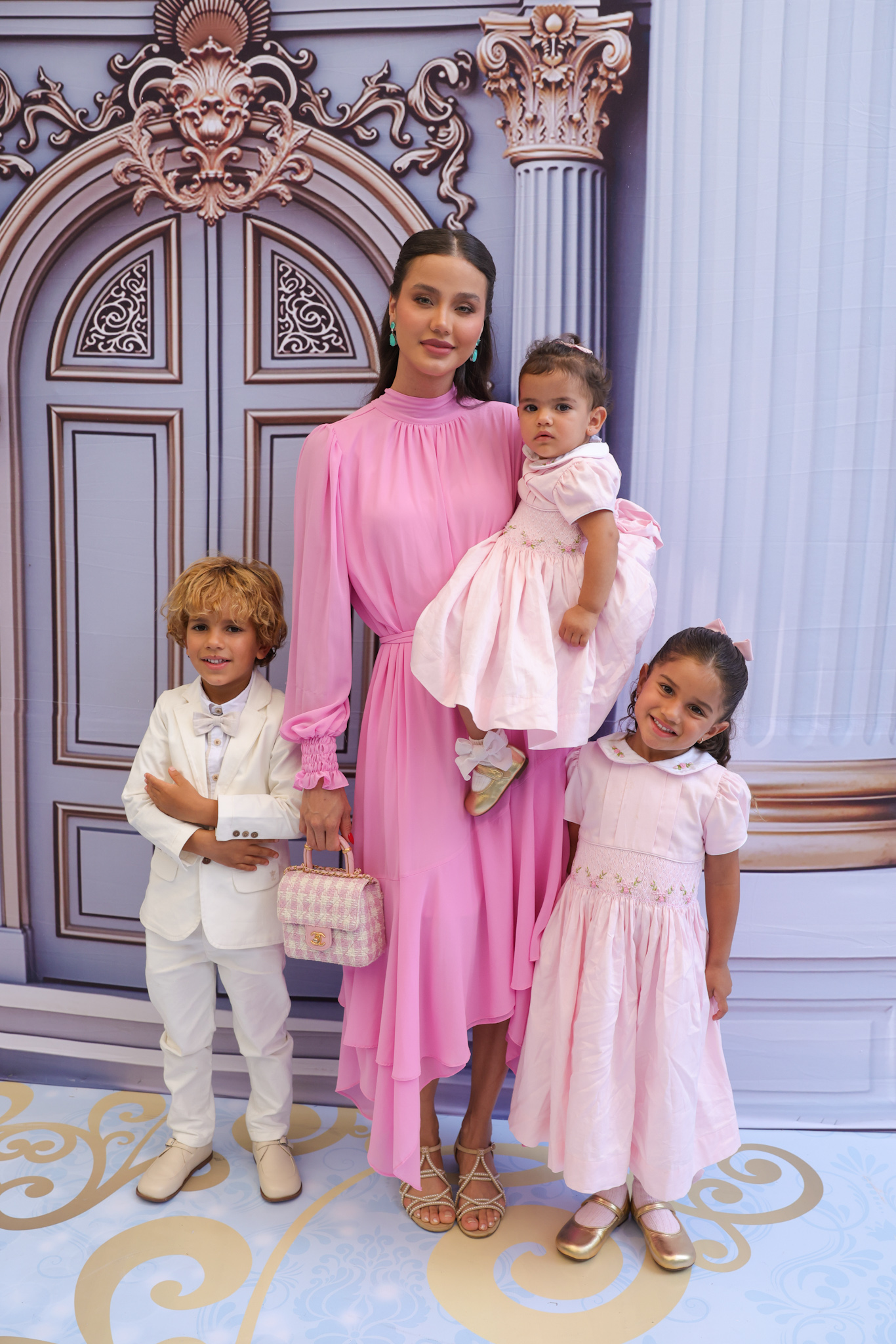 Biah Rodrigues com os filhos - Foto: Brazil News