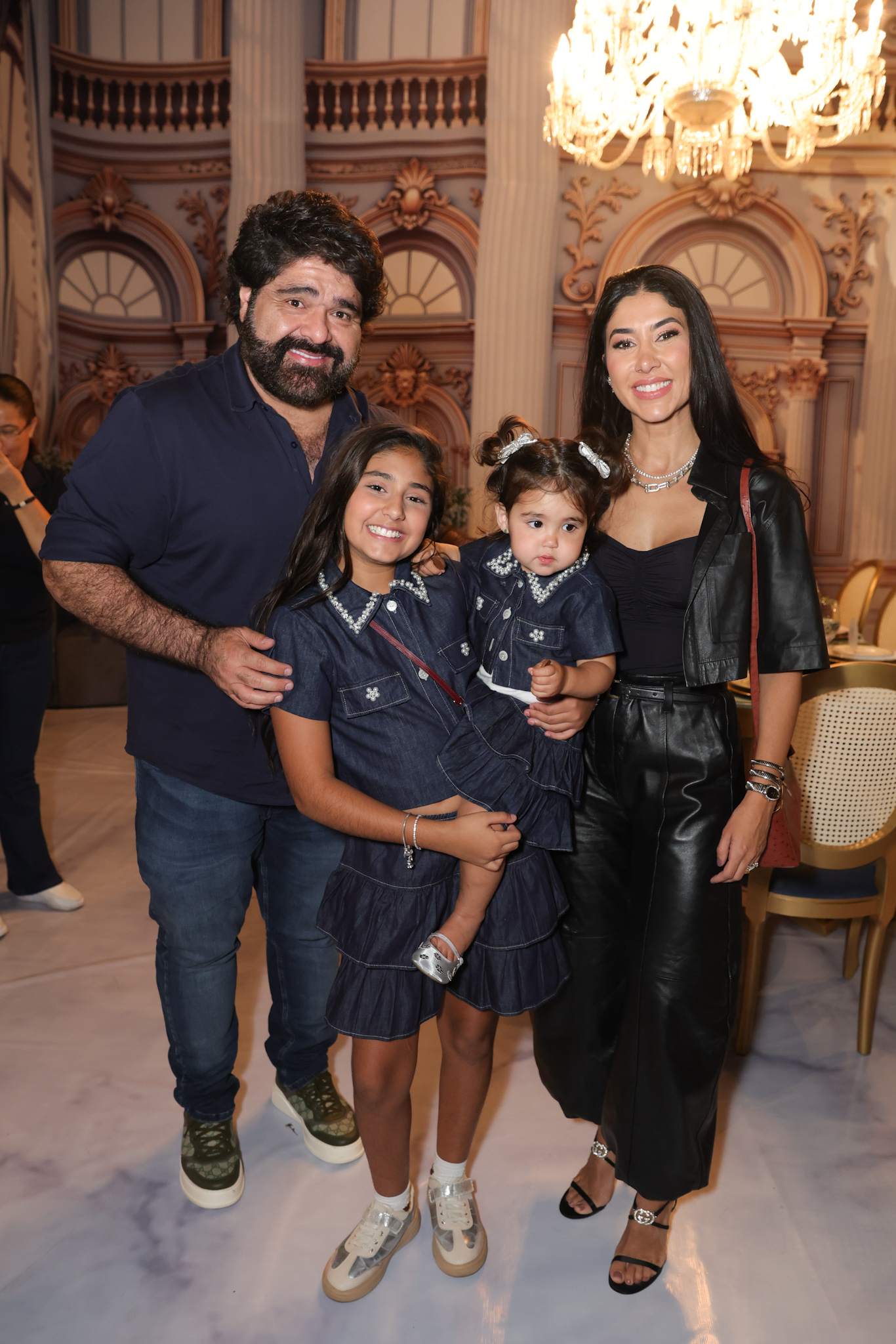 Fabiano Menotti com as filhas e a esposa - Foto: Brazil News