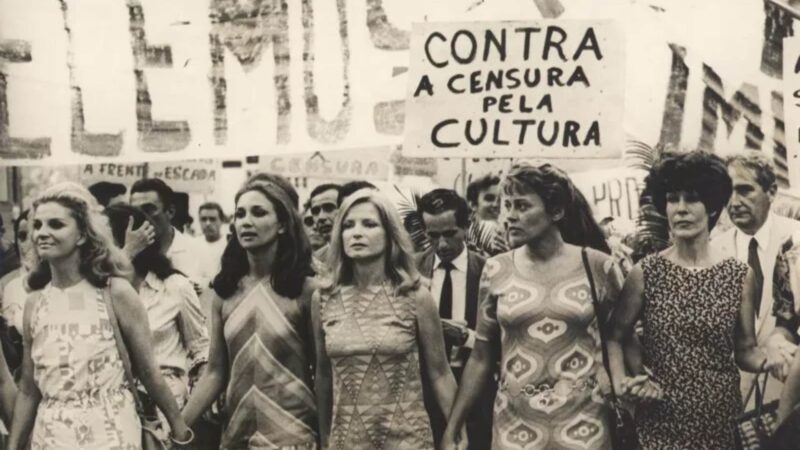 Atriz integrou o grupo de atrizes da conhecida foto da passeata contra censura, em 1968 - Foto: Arquivo Nacional