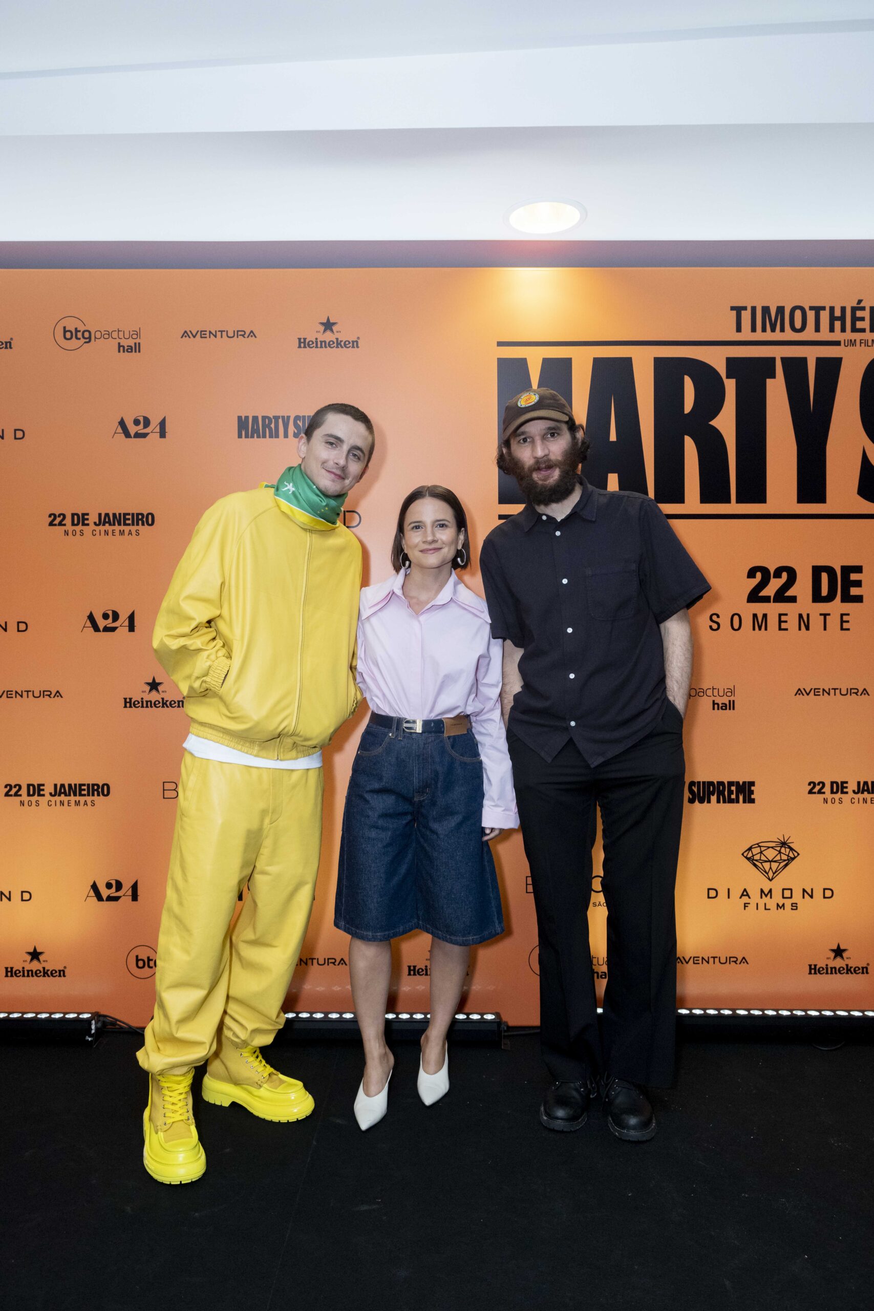 Bianca Comparato, Timothée e Josh Safdie - Foto: Brazil News