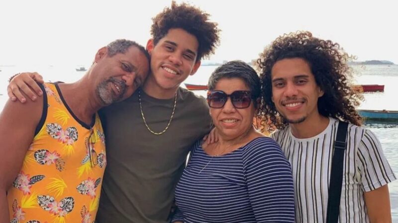 Irmão de galã da Globo, ex-ator mirim mudou de profissão e celebra 29 anos longe da TV