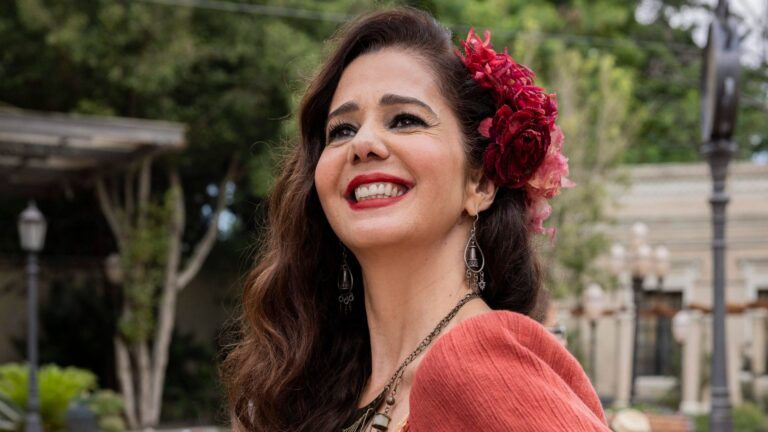 Cristiane Amorim brilha em Êta Mundo Melhor! e abre o jogo sobre xenofobia: ‘O riso é resistência’