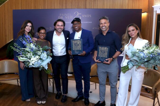 Famosos prestigiam a celebração dos 25 anos da Dr. Veit e do Natal Azul