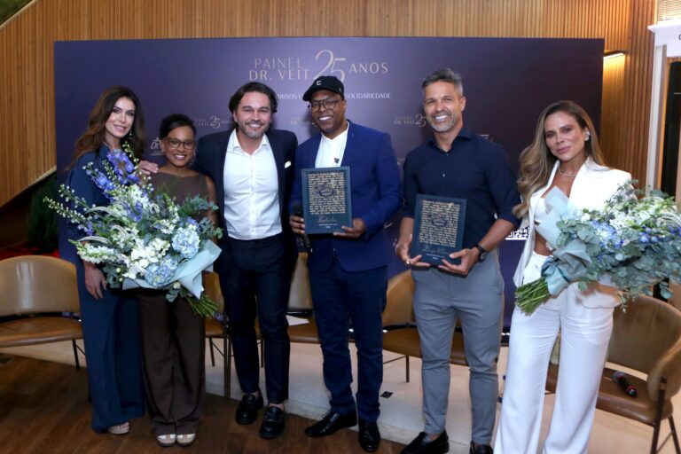 Famosos prestigiam a celebração dos 25 anos da Dr. Veit e do Natal Azul