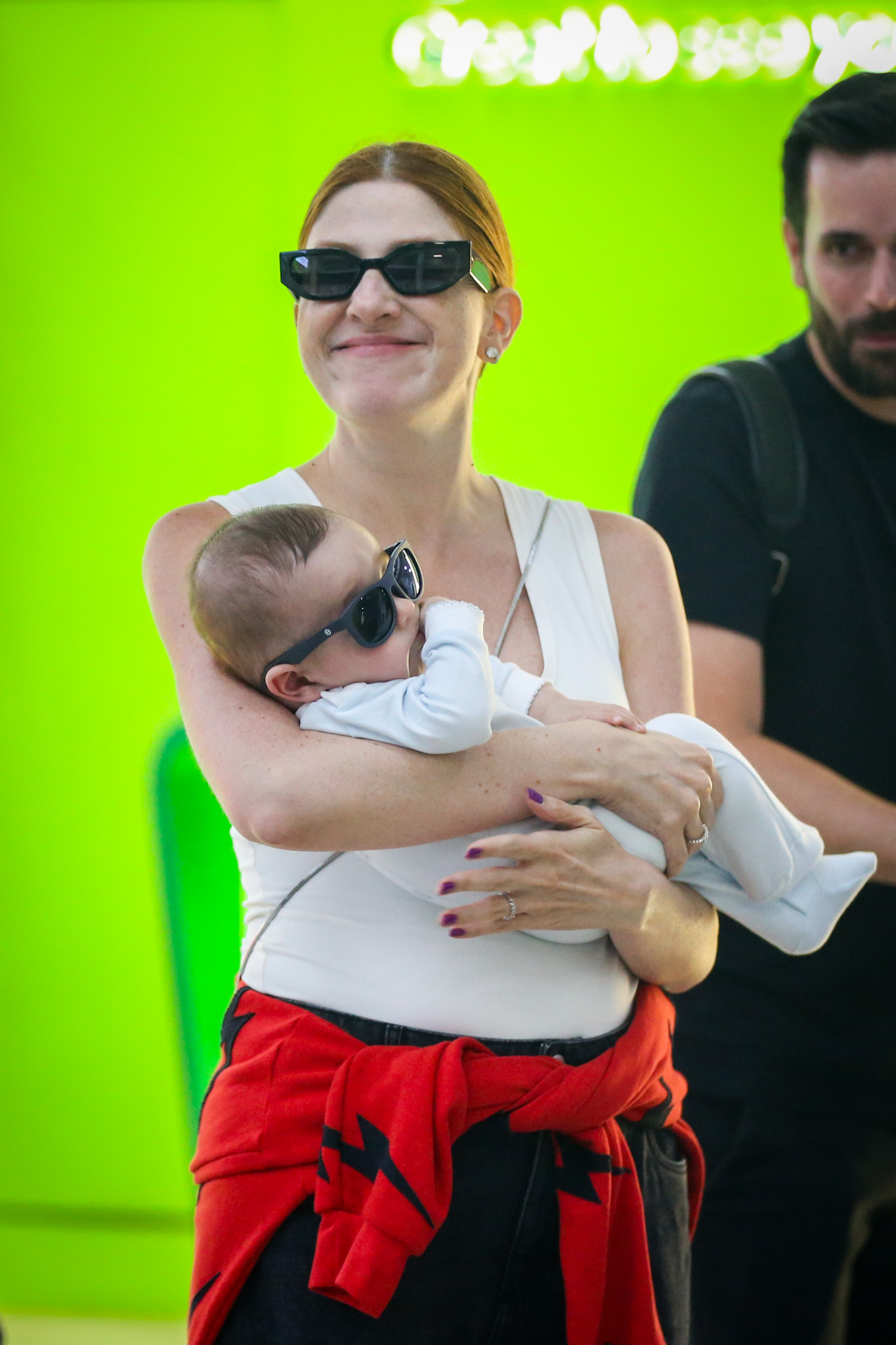 Dani Calabresa com o filho em aeroporto - Foto: Agnews/ fotos: Anna Giullia