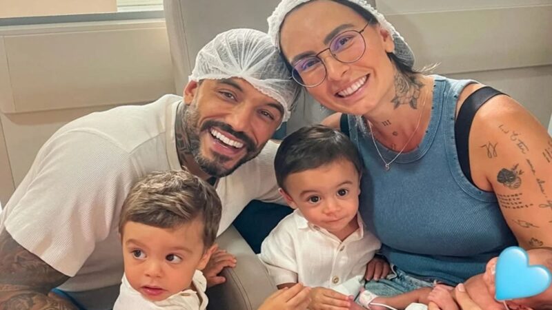 Filho de Clara Maia é hospitalizado após tocar em ninho de lagartas venenosas