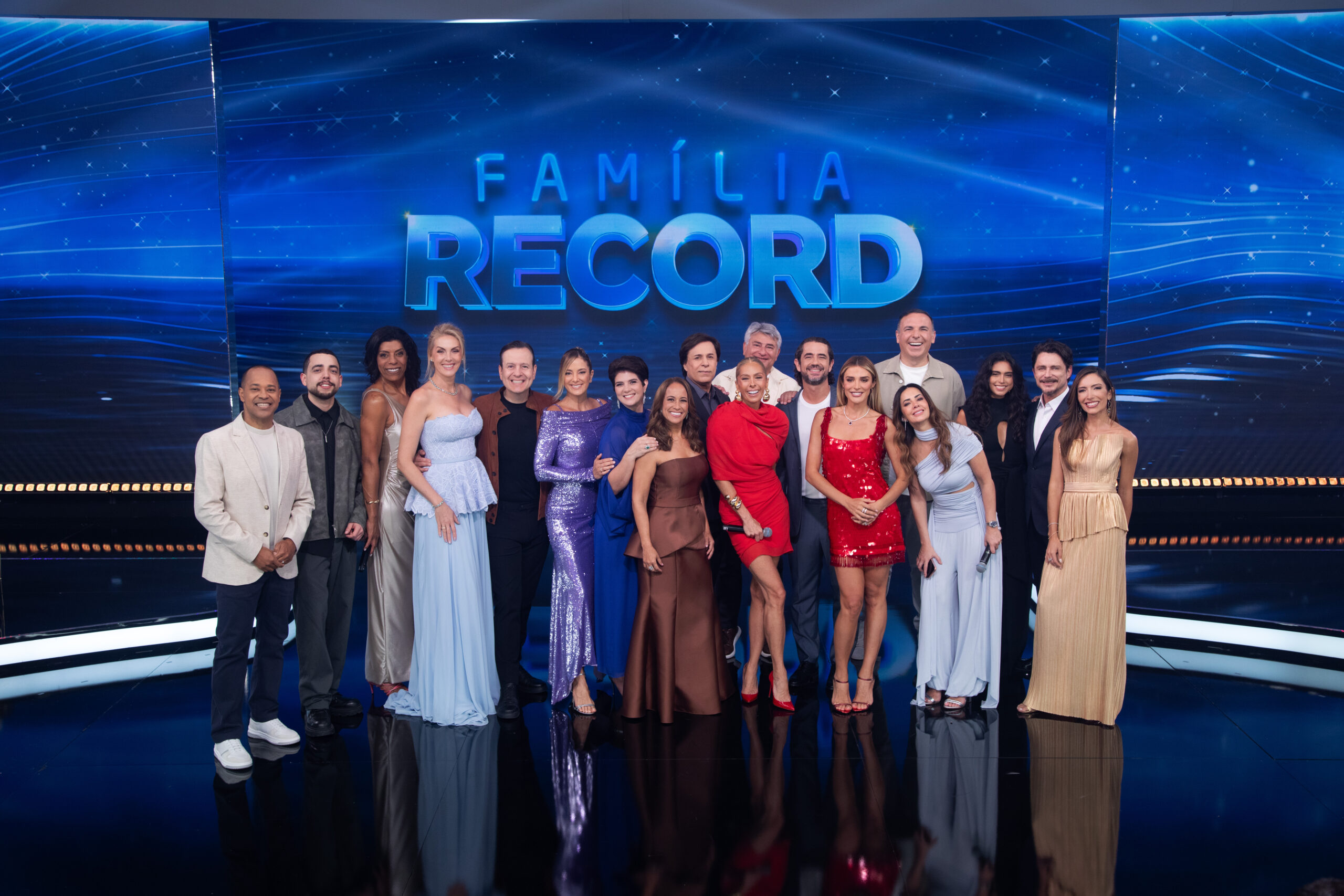 Astros no Família Record - Foto: Antônio Chahestian / Record