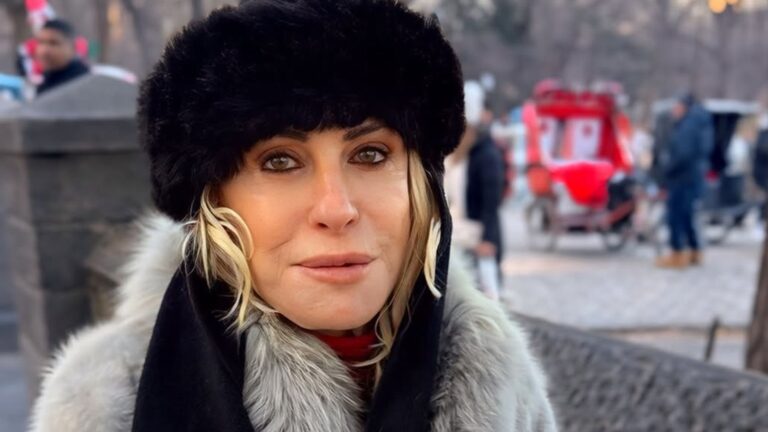 Ana Maria Braga escolhe destino internacional e frio para curtir as férias; fotos
