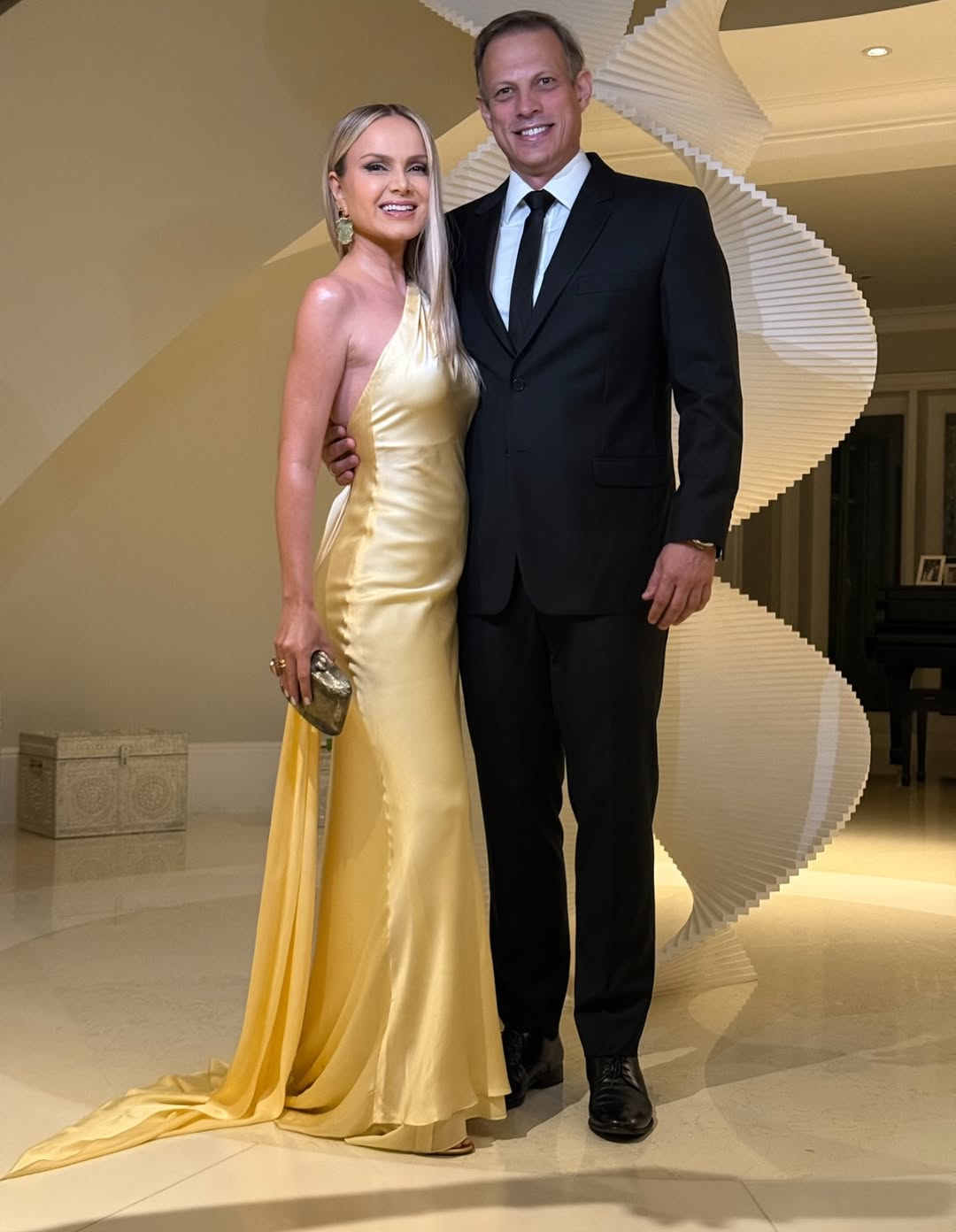 Eliana celebra o aniversário do marido — Foto: reprodução/instagram @eliana