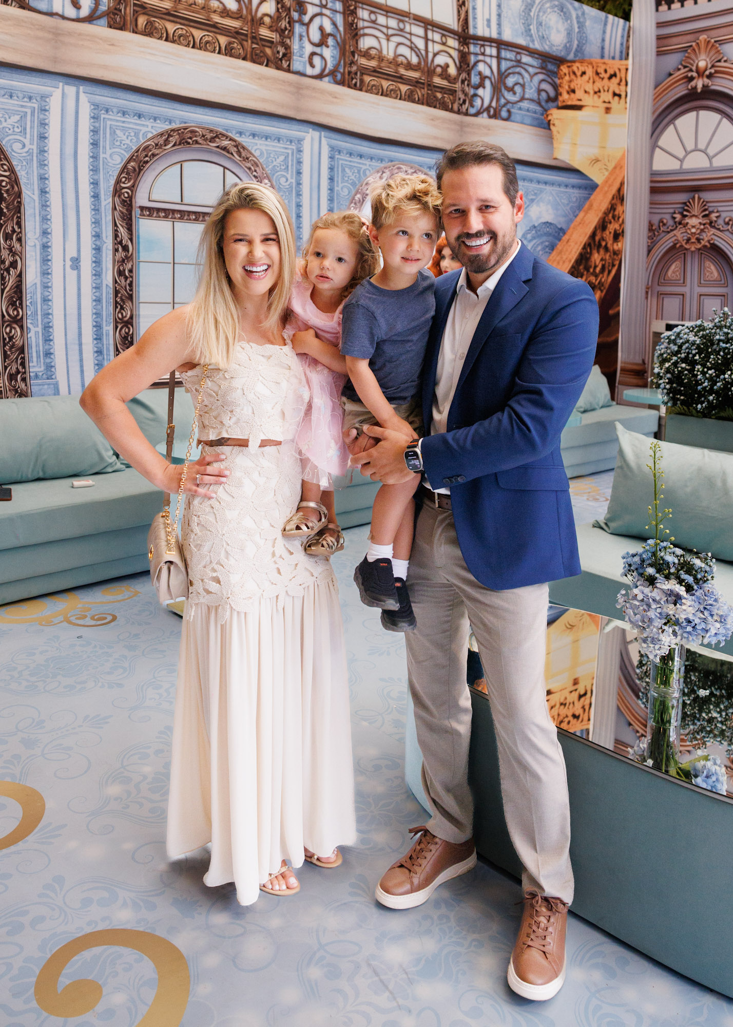 Dony De Nuccio com a esposa e os filhos - Foto: Brazil News