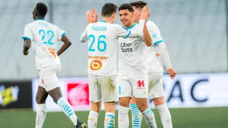 Jogador de futebol chega aos 24 anos contratado por R$ 160 milhões em time internacional