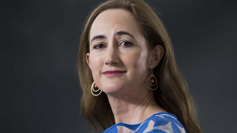 A doença que tirou a vida da escritora Sophie Kinsella: Entenda os sintomas
