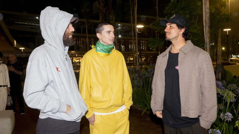 Timothée Chalamet conhece Gabriel Medina em evento no Brasil
